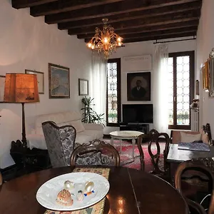 https://la-poetessa.hotelinveneto.com
