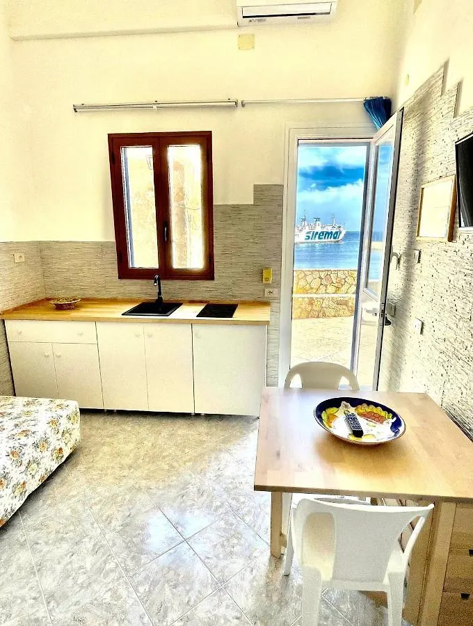 Il Muretto Guest House Marettimo Italy